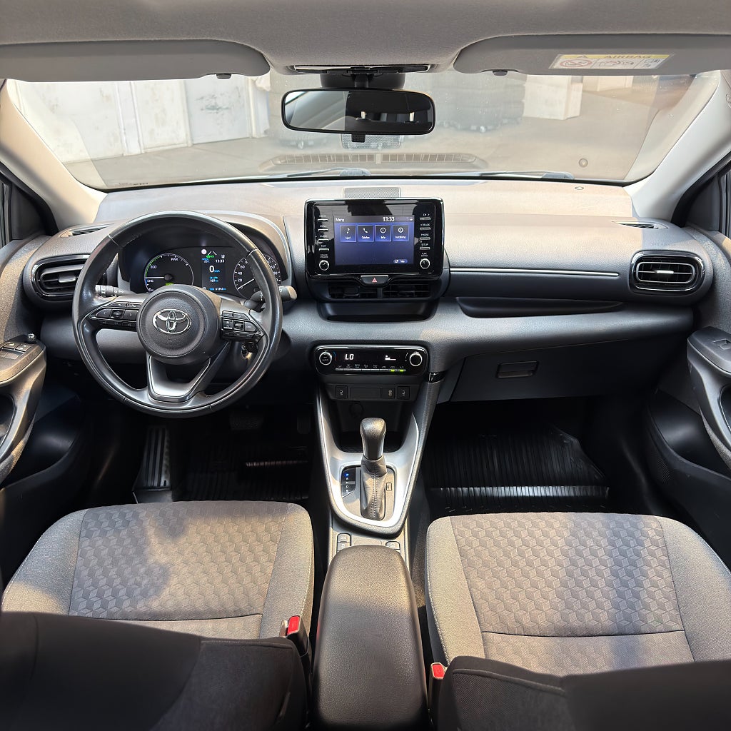 Toyota Yaris Hybrid CVT Active MOMS Värmare Backkamera