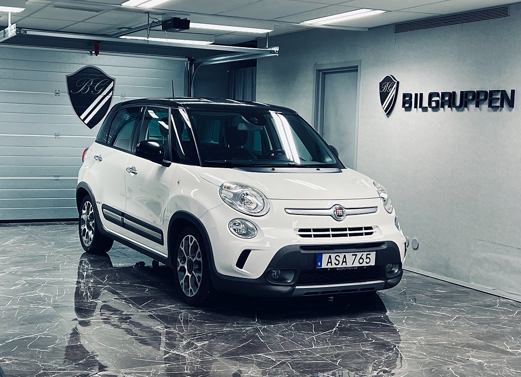 Fiat 500L 1.4 FIRE T-JET|Drag|Motorvärmare|Navigation|Besiktigad|