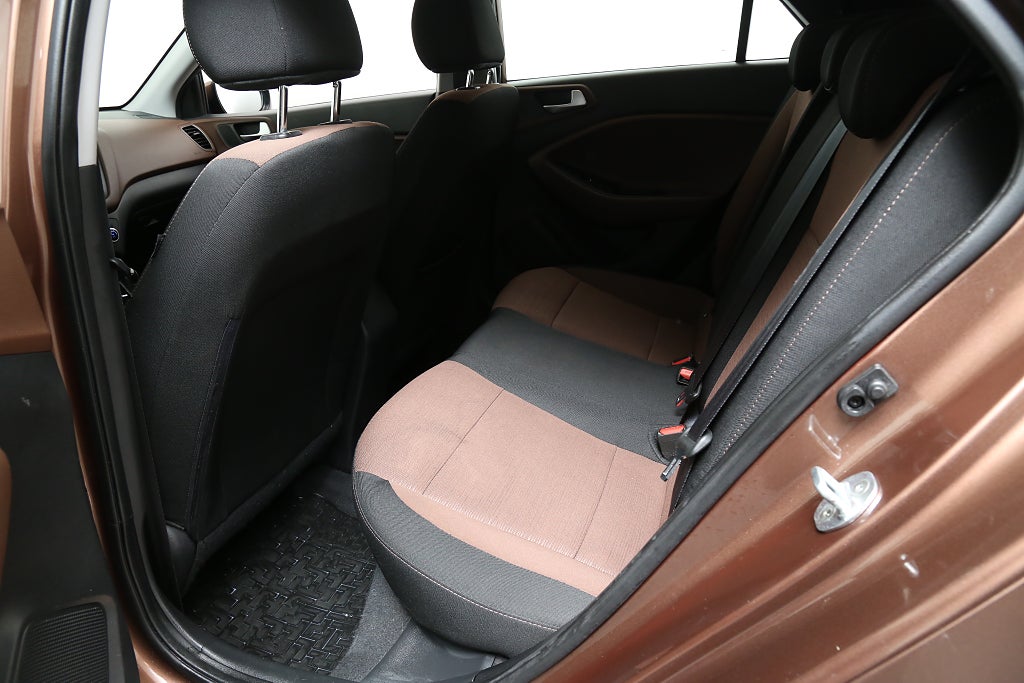 Hyundai i20 1,4 101hk Premium Automat P-sensor 2016