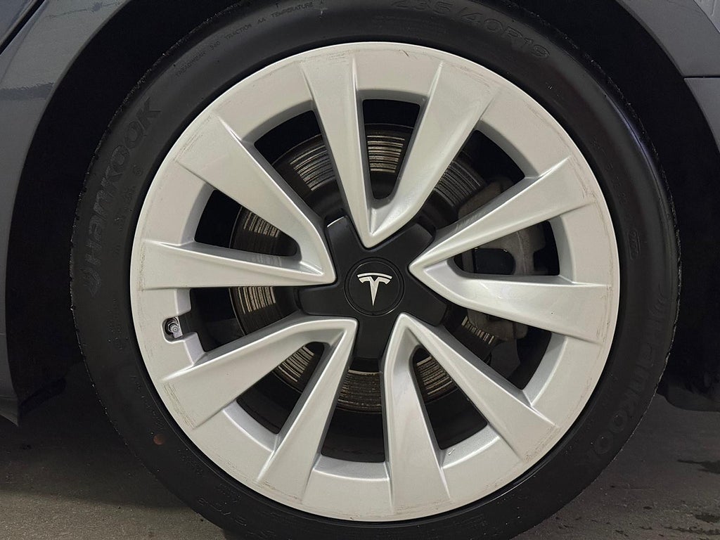 Tesla Model 3 Long Range AWD MOMS 19" Premium Värmepump