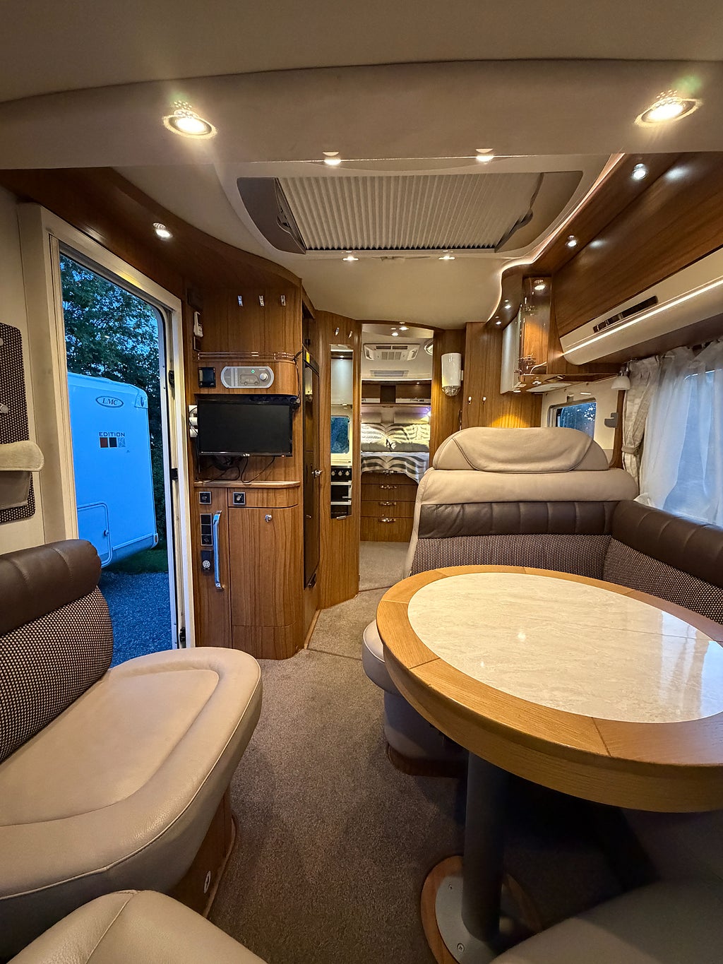 Hymer B 708 PremiumLine Hydra stödben - AC - Kamkedja - Ugn -Skinnkläd