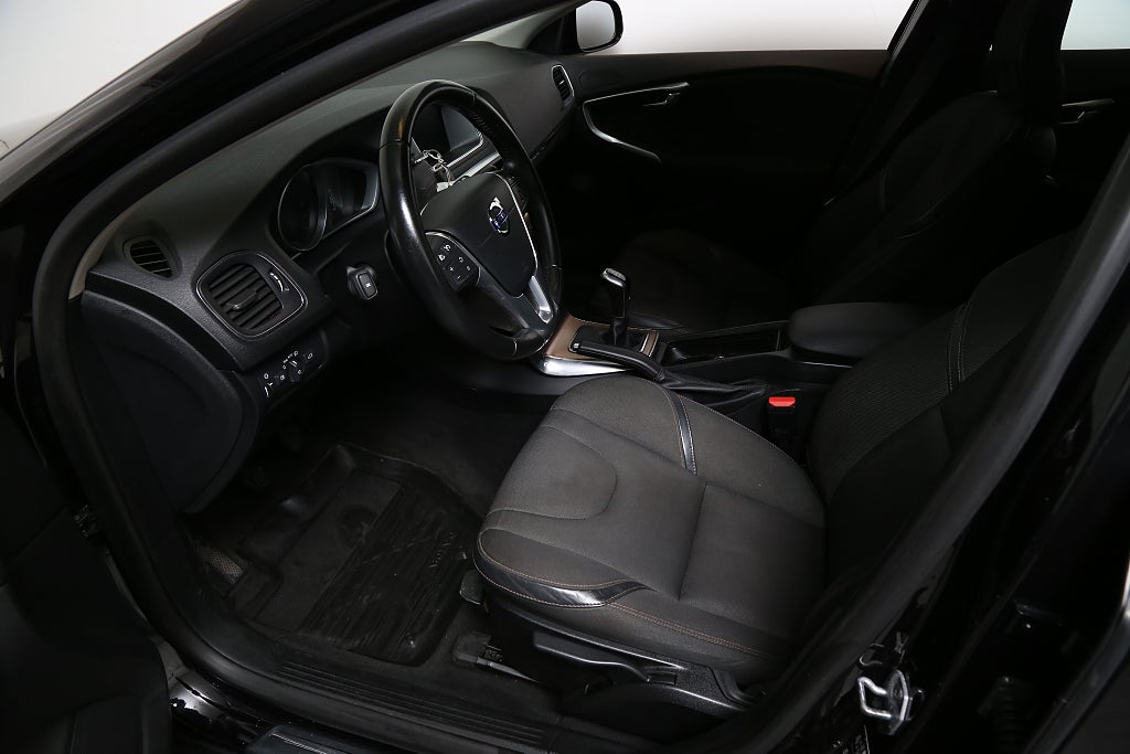 Volvo V40 Cross Country D2 Momentum BE 120hk Värmare Dragkrok 2016
