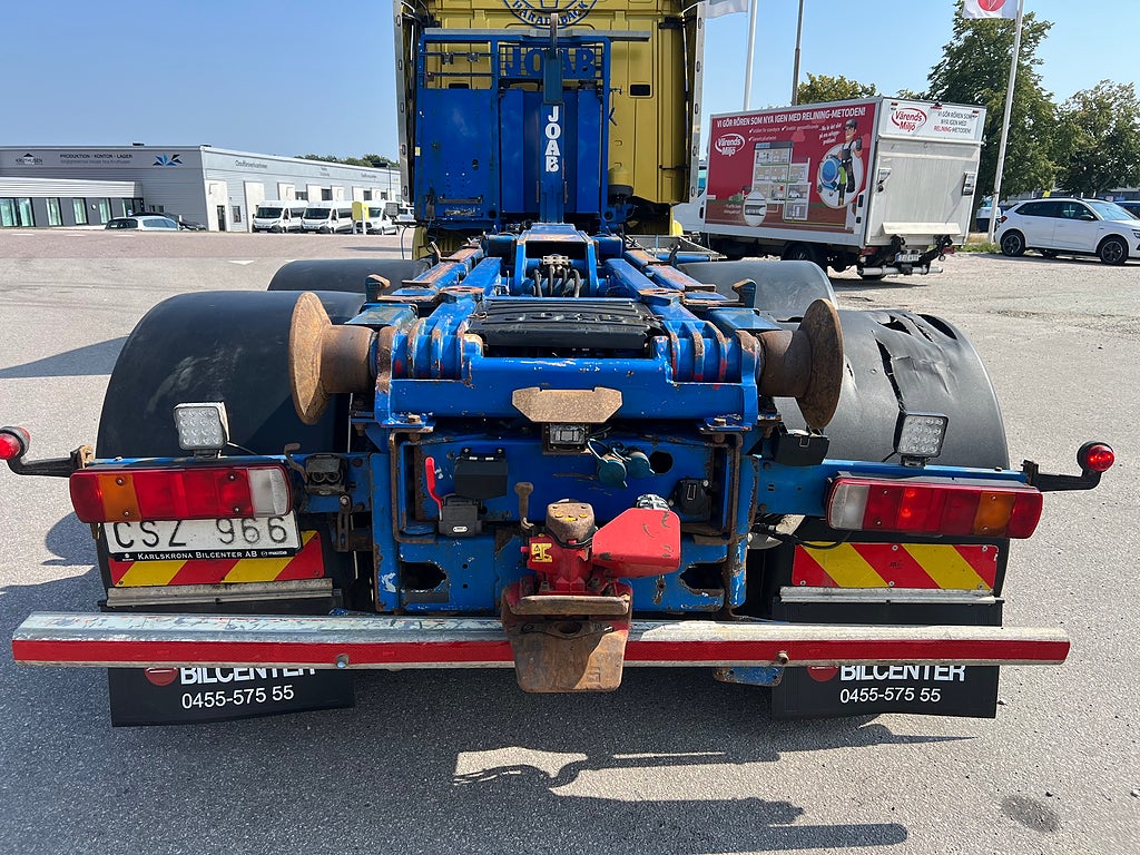 Scania R560 V8 6x4 Tandem, Lastväxlare