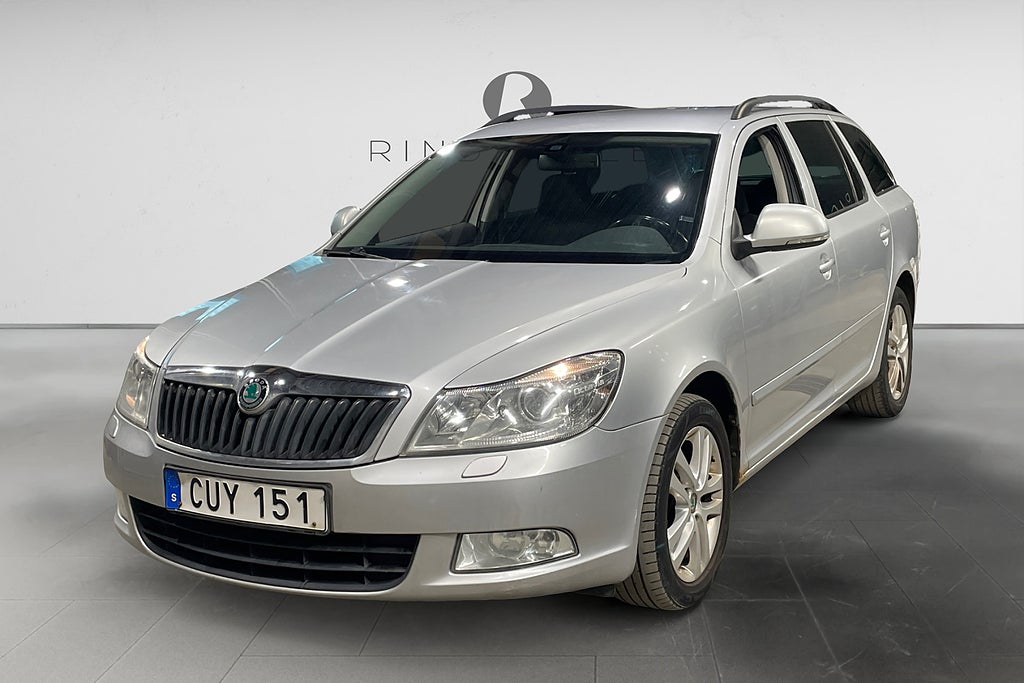Skoda Octavia Kombi 1.6 TDI 105HK ELEGANCE DRAG PDC 1ÄGARE KAMREMBYTT