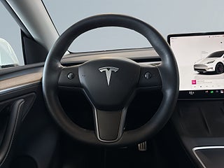 Tesla Model Y Performance Performance S&V-Hjul/Drag/Värmepump/Pano – bild 9