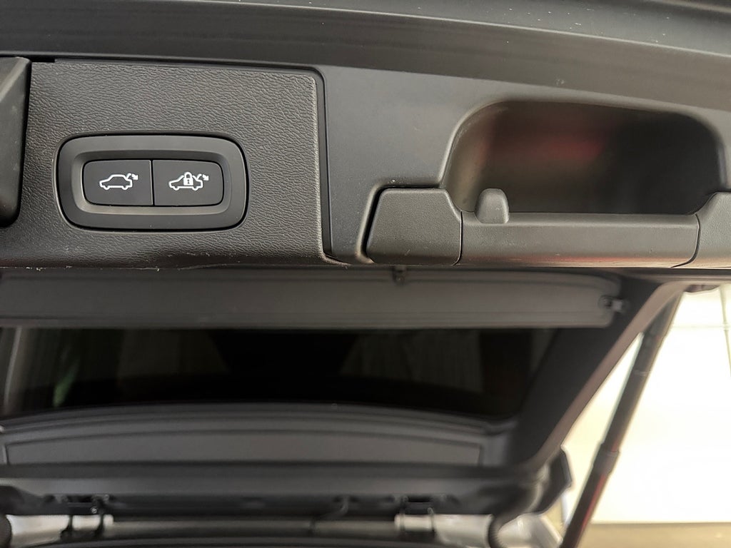 Volvo XC60 Recharge T8 AWD R-Design Adap-fart Drag Navi H/K Pano bild 22