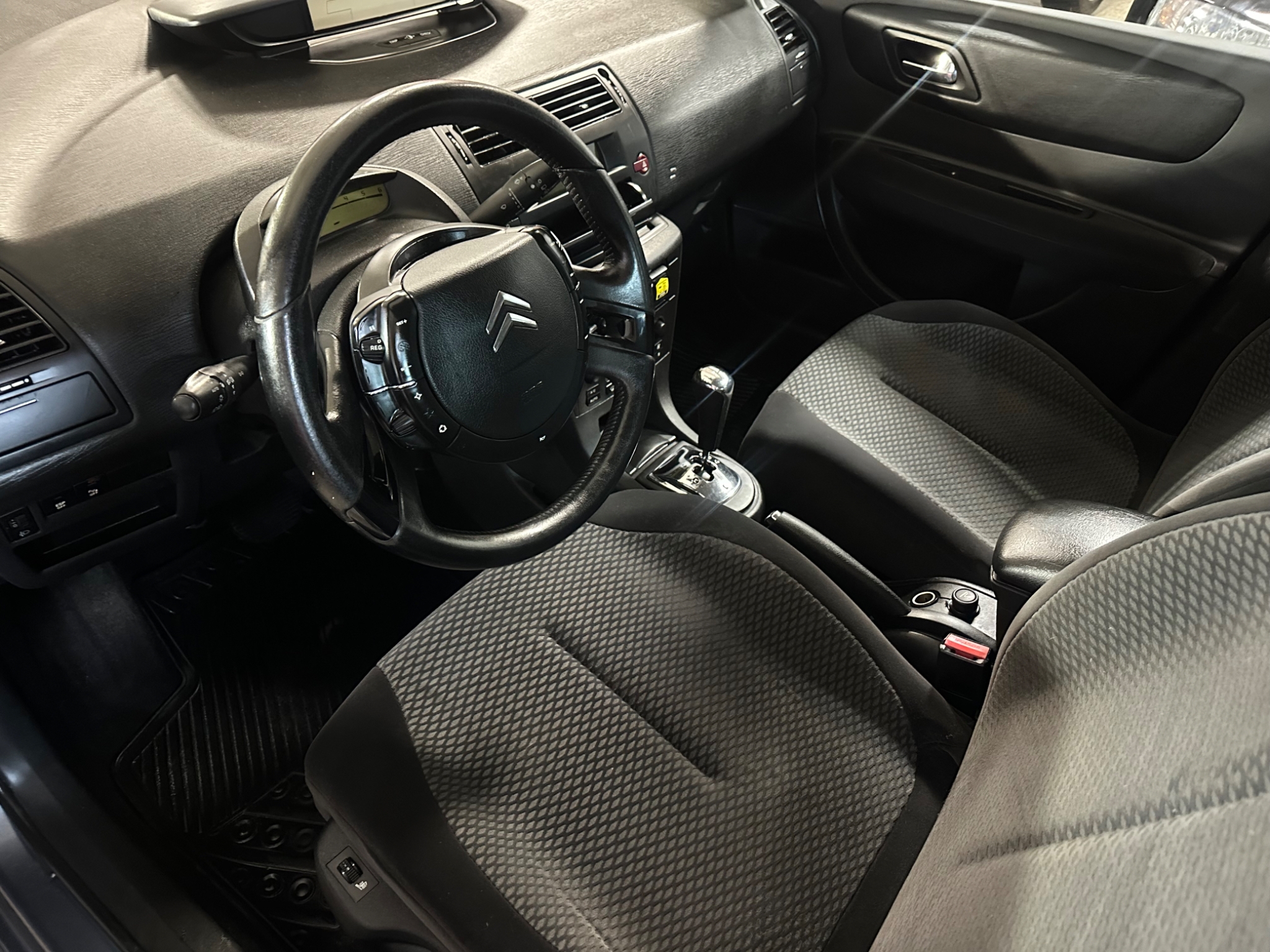 Citroen C4 1.6 HDiF Automat & Ny Servad 2008, photo 6/10