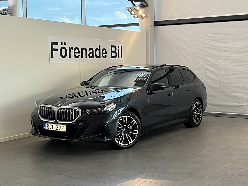 BMW i5 xDrive40 Touring M Sport Drag Rattvärme DriveAssist 