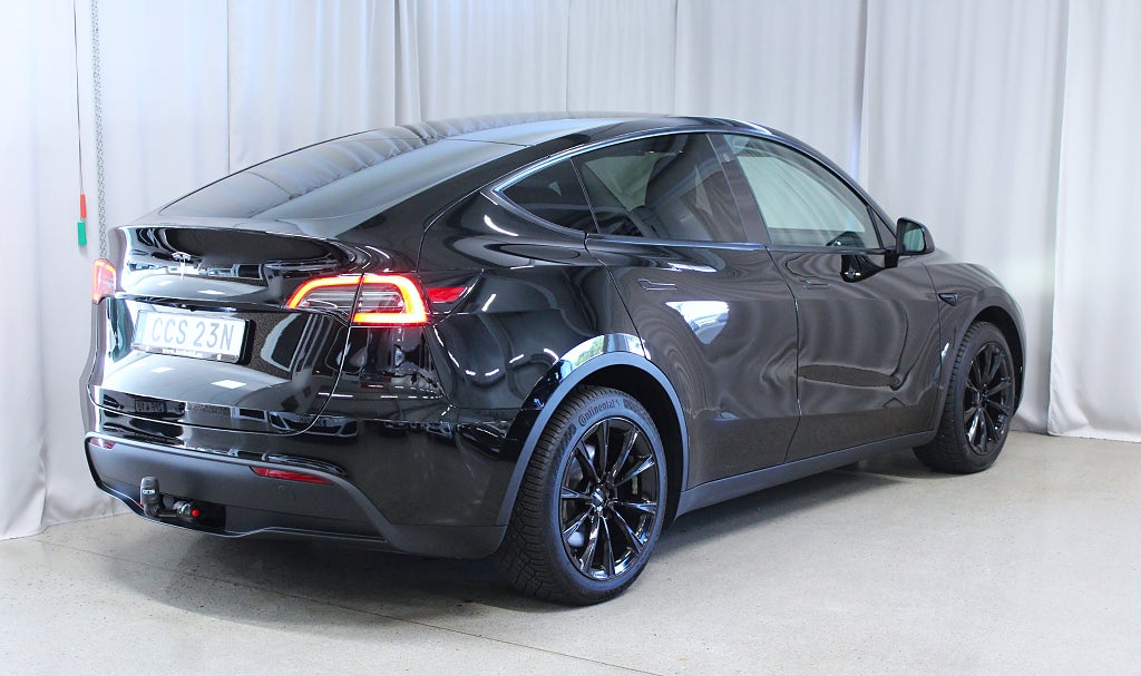 Tesla Model Y Standard Range RWD 299HK, Drag, Värmepump, 3,99% Ränta