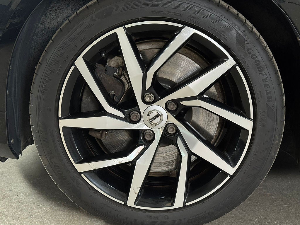 Volvo V60 Recharge T8 AWD *3,99%* Plug-In Pano Navi Kamera VOC