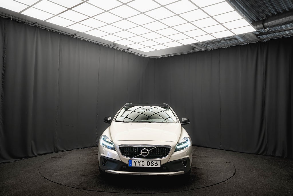 Volvo V40 Cross Country T3 PRO MAX-UTR PANO LÄDER KAMERA DRAG H/K BLIS