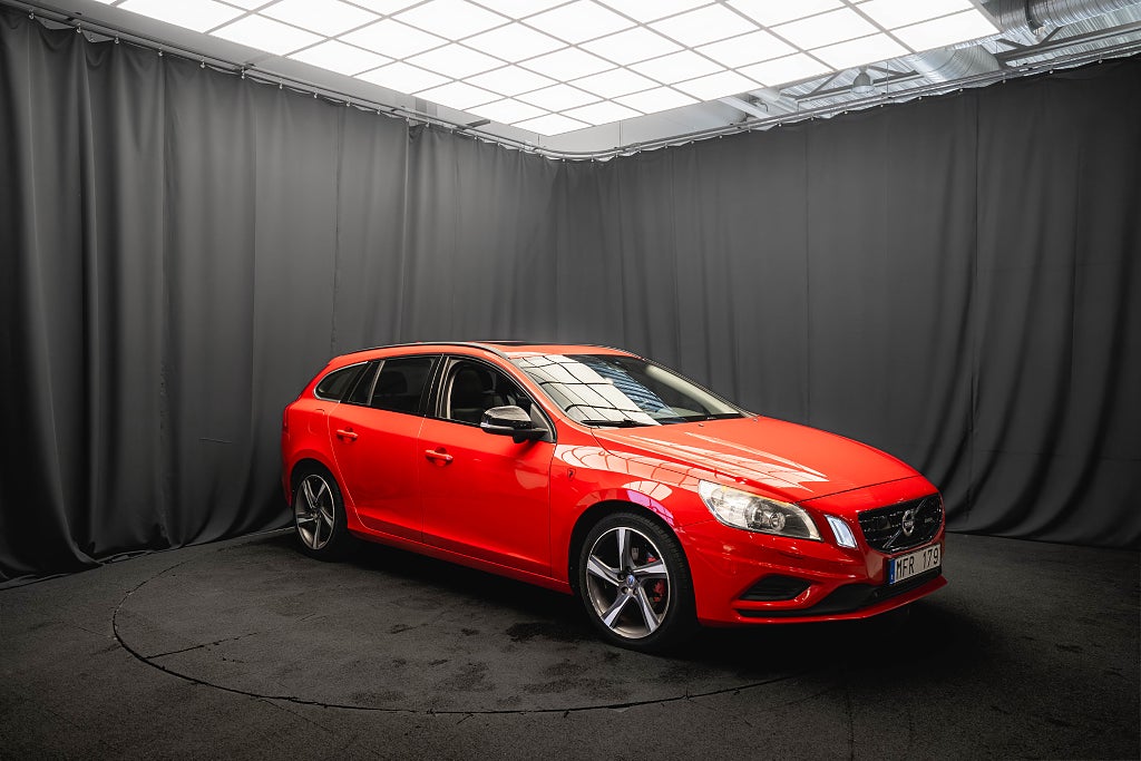 Volvo V60 D3 R-Design LÄDER D-VÄRM ELSTOL BLIS ADAPTIV-FART