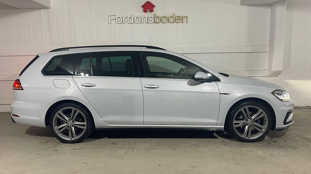 Volkswagen Golf SC 1.5 TSI R-Line Panorama Värmare Drag Navi