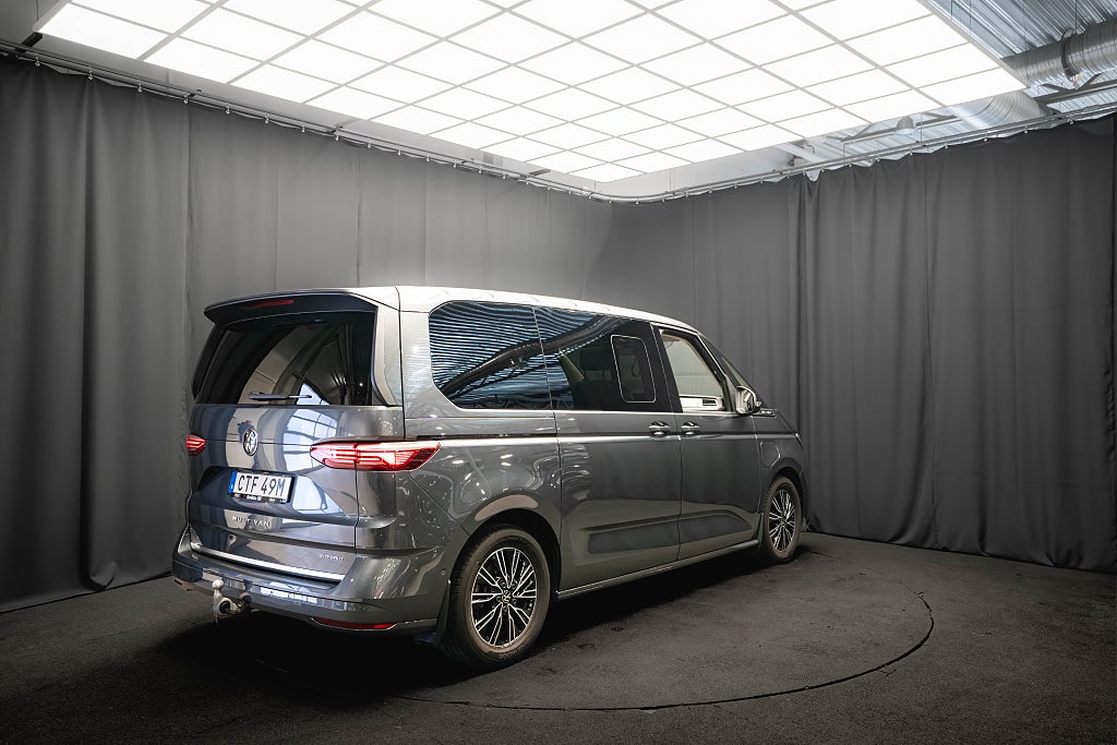 Volkswagen Multivan eHybrid EL-DÖRR PANO HUD B-VÄRM DRAG H/K ELSTOL MOMS