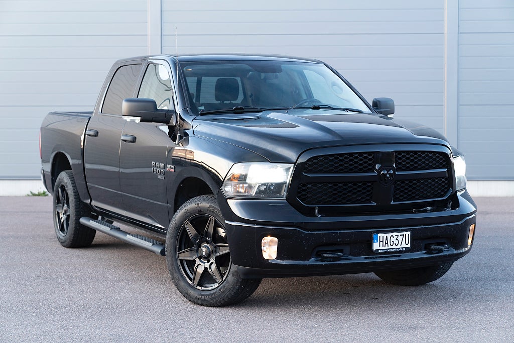 RAM 1500 Classic Crew Cab 5.7 V8 HEMI 4x4 TorqueFlite Euro Moms