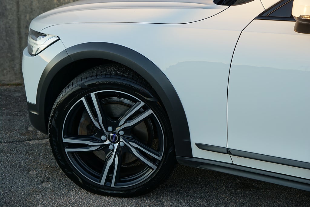 Volvo V90 Cross Country D4 AWD Pro 2-Brukare|Drag|360°|Värmare|BLIS|