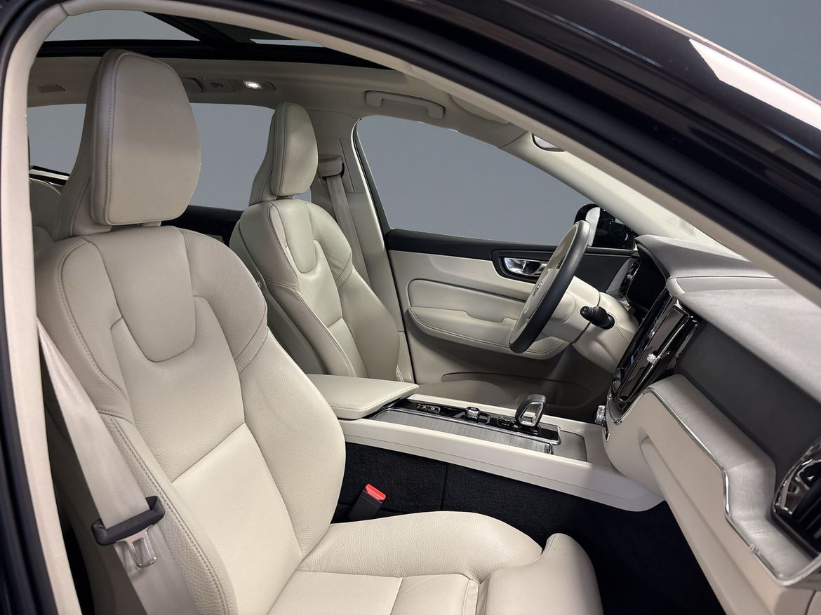 Volvo XC60 T6 AWD Plus Dark Edition 2025, bild 7/10