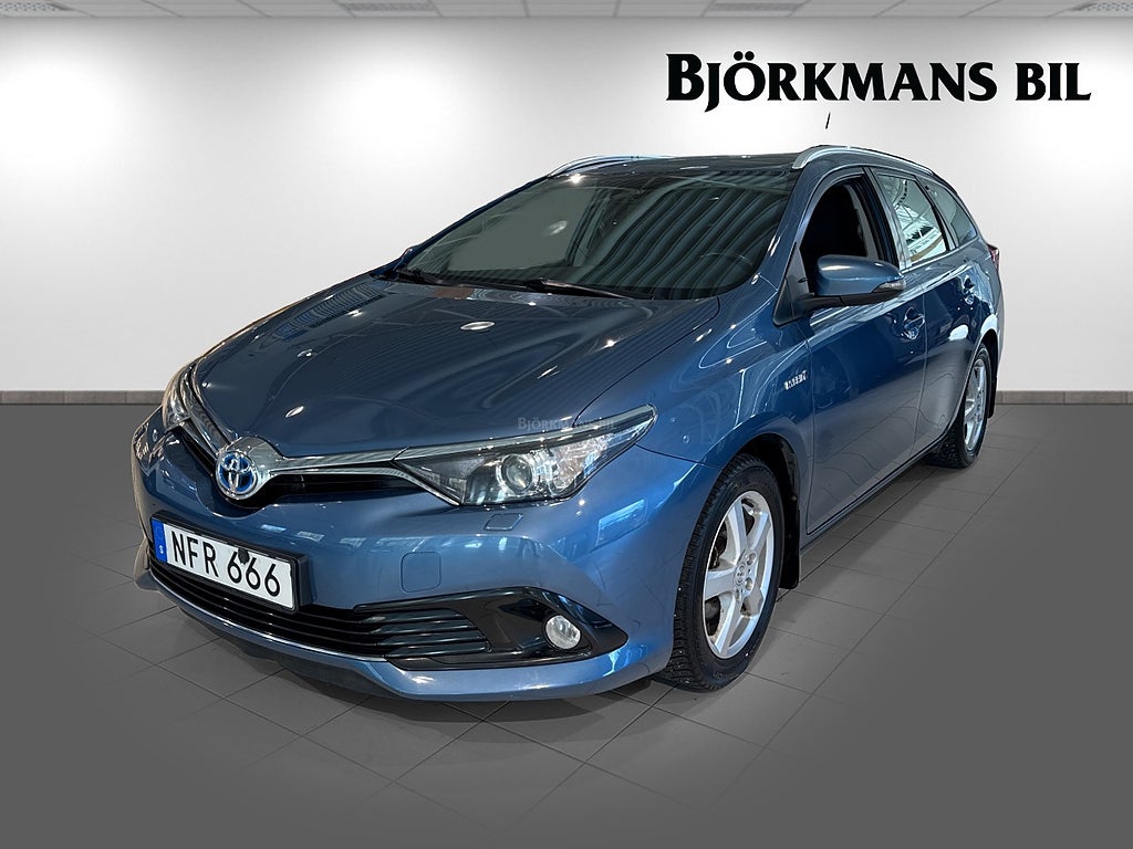 Toyota Auris Touring Sports Hybrid e-CVT 136hk, S & V-hjul