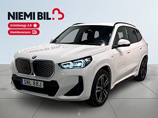 BMW X1 i xDrive30 M Sport Drag HuD 360° GPS H/K S/V-hjul – bild 1