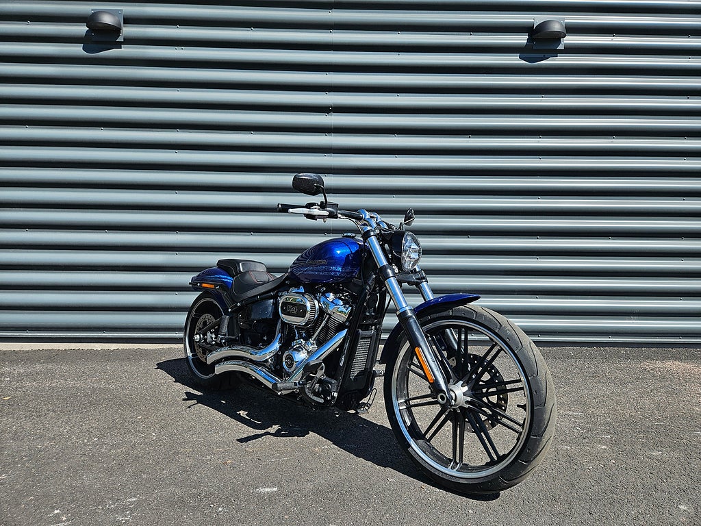 Harley-Davidson BREAKOUT • RÄNTA 3,45% • 1600 MIL • 1999 KR/MÅN • KÖP ONLINE 