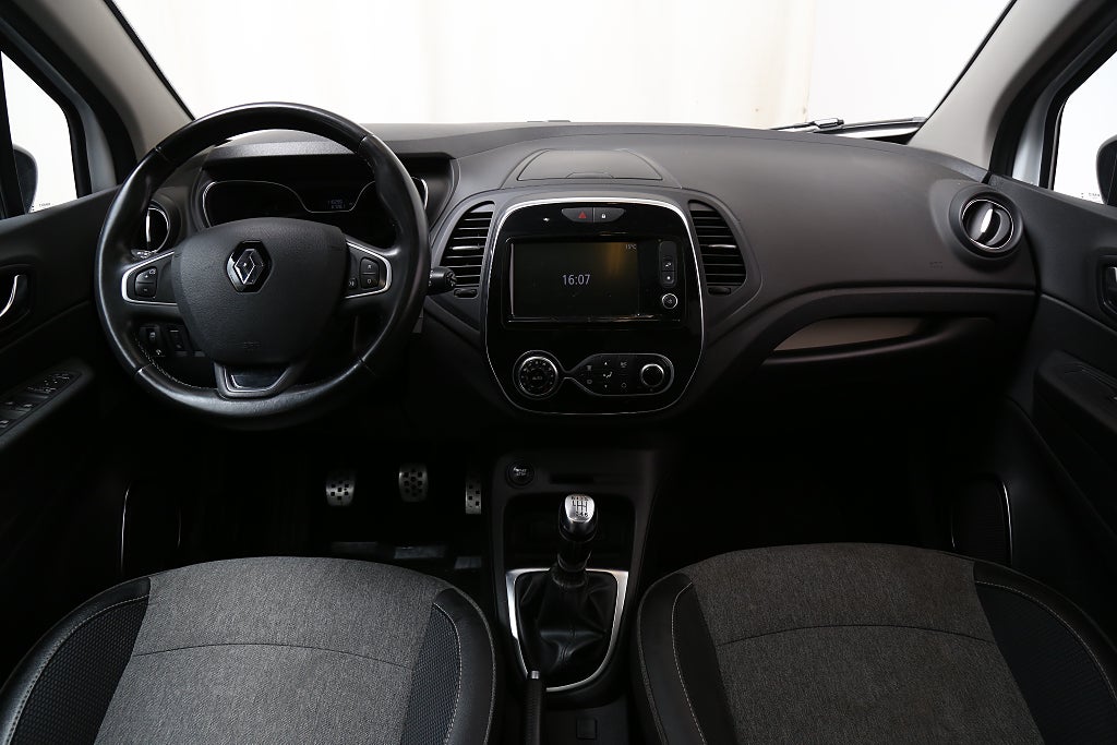 Renault Captur 1,2 TCe BOSE Navi Kamera Pano ”En Svensk Klassiker”