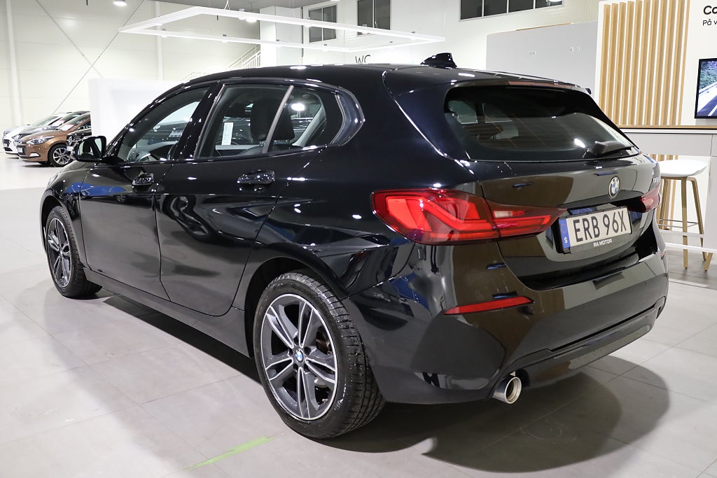 BMW 118I Sport line Navi PDC CarPlay Leasbar 2022