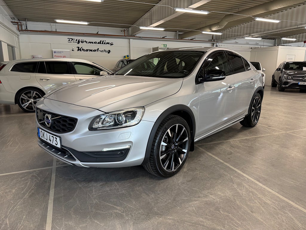 Volvo S60 Cross Country D4 Summum Backkamera Dragkrok Navi Värmare Lanekeep