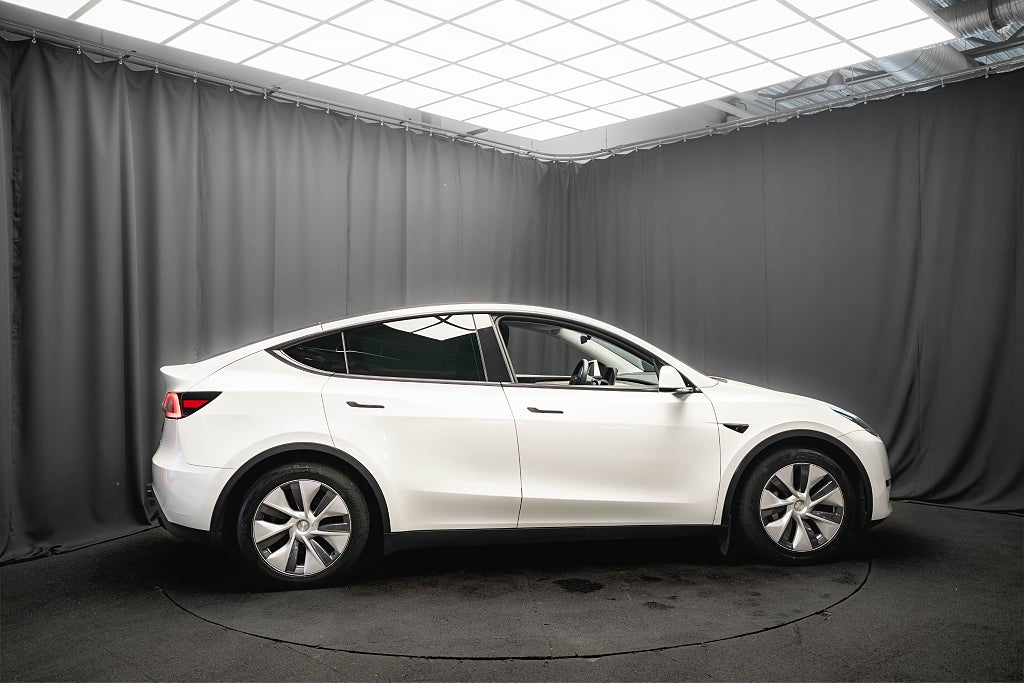 Tesla Model Y Long Range AWD DRAG PANO KAMERA 1-ÄGARE MOMS 94% SoH