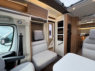 Husbil-halvintegrerad Adria Coral 670 SL AUTOMAT 4 av 19