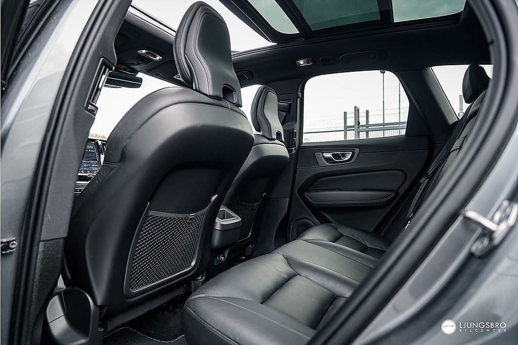 Volvo XC60 B4 AWD R-Design / Drag / Pano / 360 / HUD