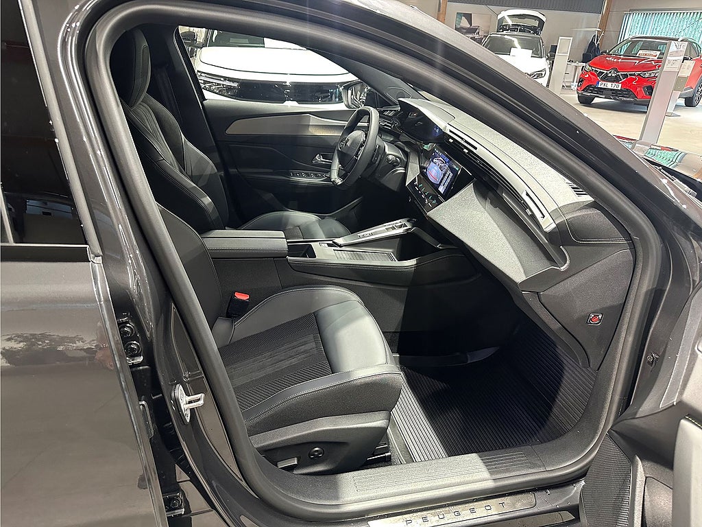 Bild på Peugeot 408 GT 1.2 PT 130hk Aut - B-KAMERA, CARPLAY