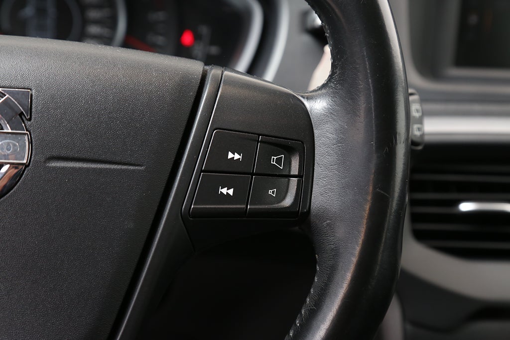 Volvo V40 D3 150hk Kinetic Nybesiktad P-sensorer Värmare 2014
