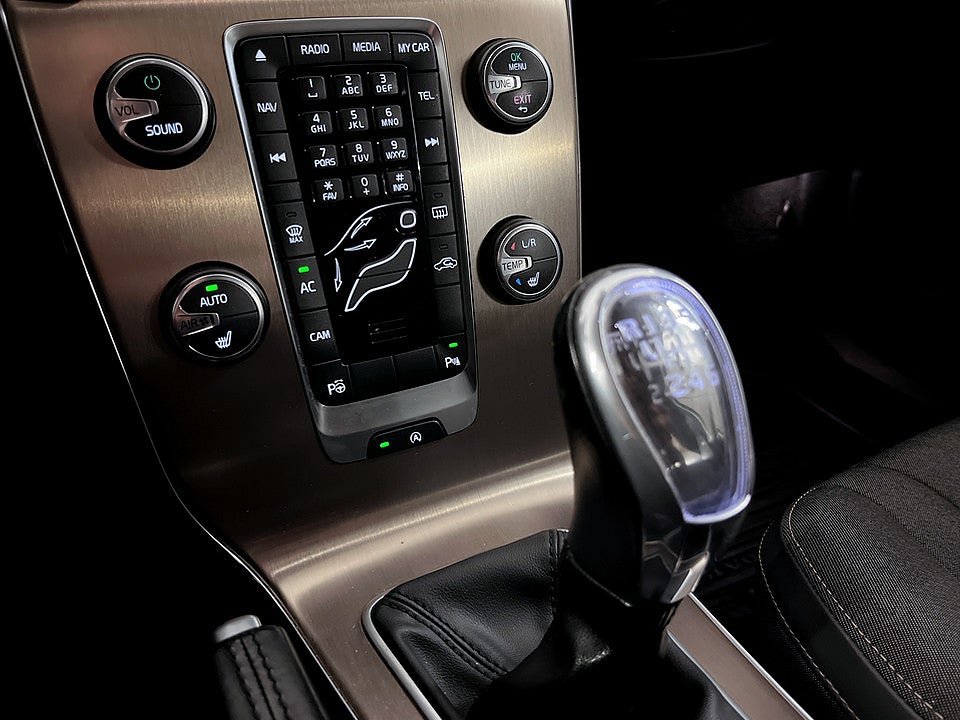 Bild på Volvo V40 Cross Country Momentum D2 115hk - B-KAMERA, VOC & NAVI