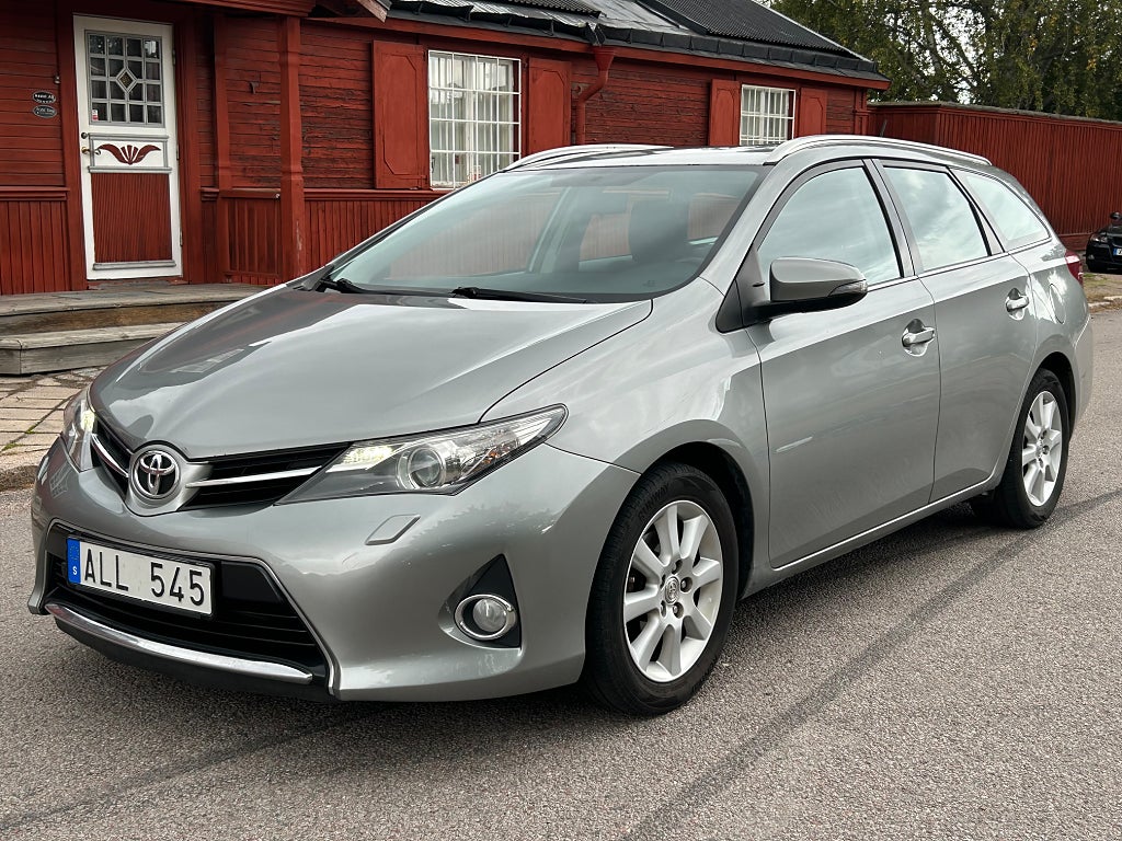 Toyota Auris Touring Sports 1.4 D-4D BACKKAMERA DRAGKROK