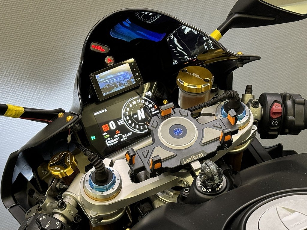Ducati Panigale V4S DQS | Ventiljusterad | Kamera | Öhlins | Nytt däck