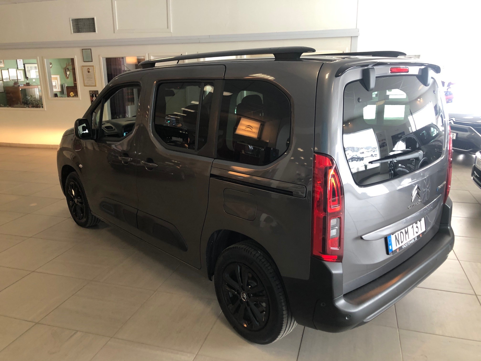 Citroen E-Berlingo Multispace Shine 2022, photo 7/38