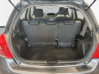 Toyota Yaris 5-dörrar 1.33 Dual VVT-i Värmare S&Vdäck ISOFIX