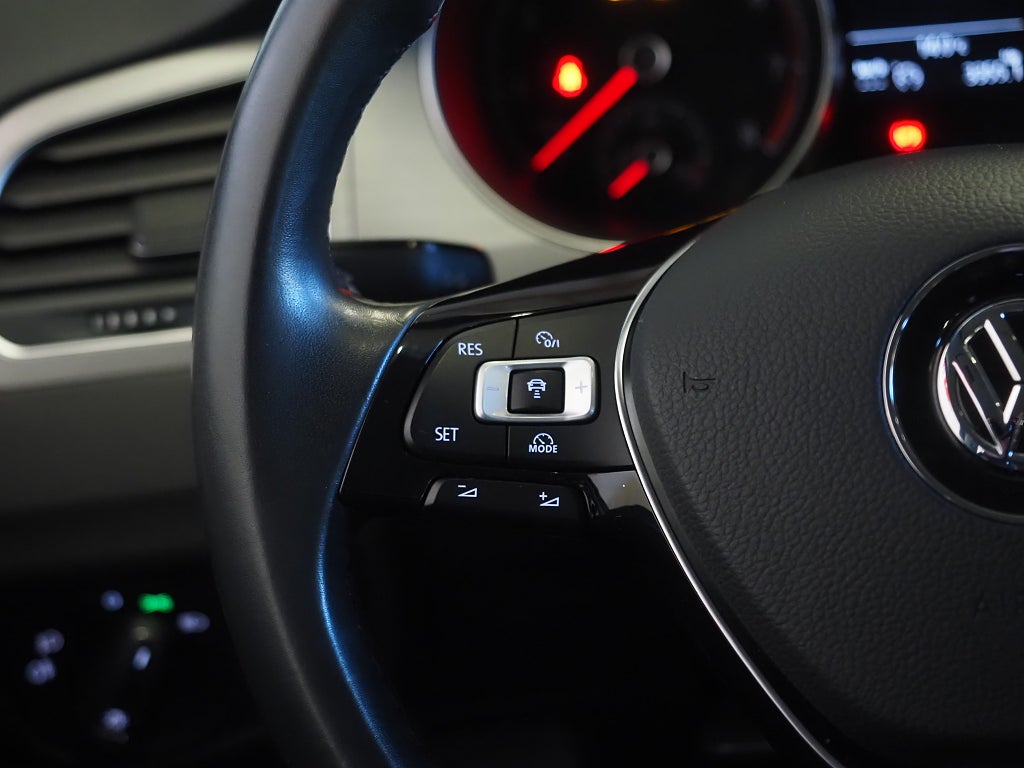 Volkswagen Golf Sportsvan 1.2 TSI 110hk Drag Kamera Låga mil! 2016