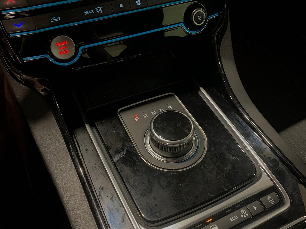Jaguar XE 20d 180hk Automat | Dieselvärmare | 2018
