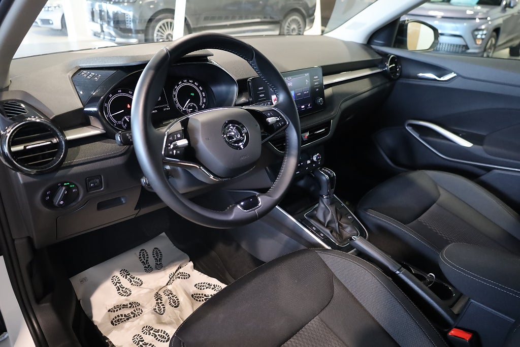 Skoda Fabia 1.0 TSI AUT Style CarPlay PDC Rattvärme Kamera 2023