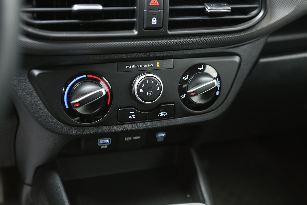 Hyundai i10 1,0 MPi 67hk AMT Essential Aut CarPlay Leasbar 2024