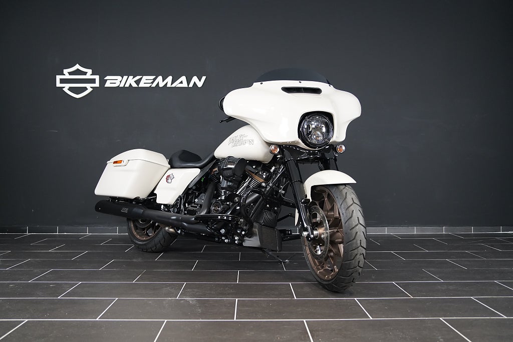 Harley-Davidson FLHXST Street Glide ST Screamin' Eagle