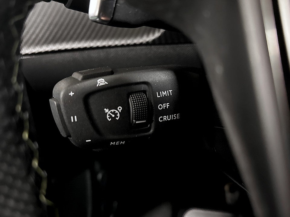 Bild på Peugeot 2008 GT 1.2 PT 130hk Aut NYSERVAD BACKKAMERA FARTHÅLLARE