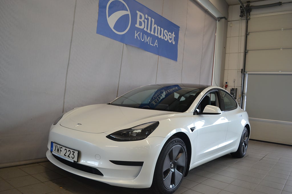 Tesla Model 3 Standard Range RWD Panorama V-Hjul 283hk