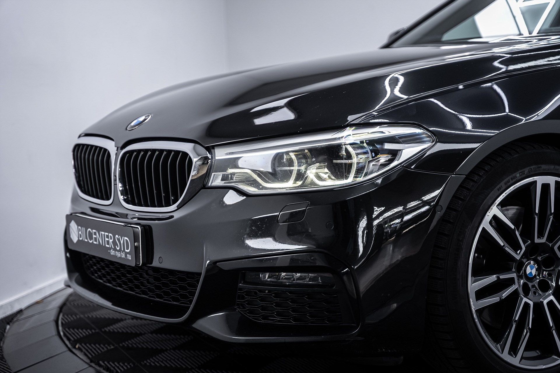 BMW 530 d xDrive Touring M-Sport 2020, bild 3/67