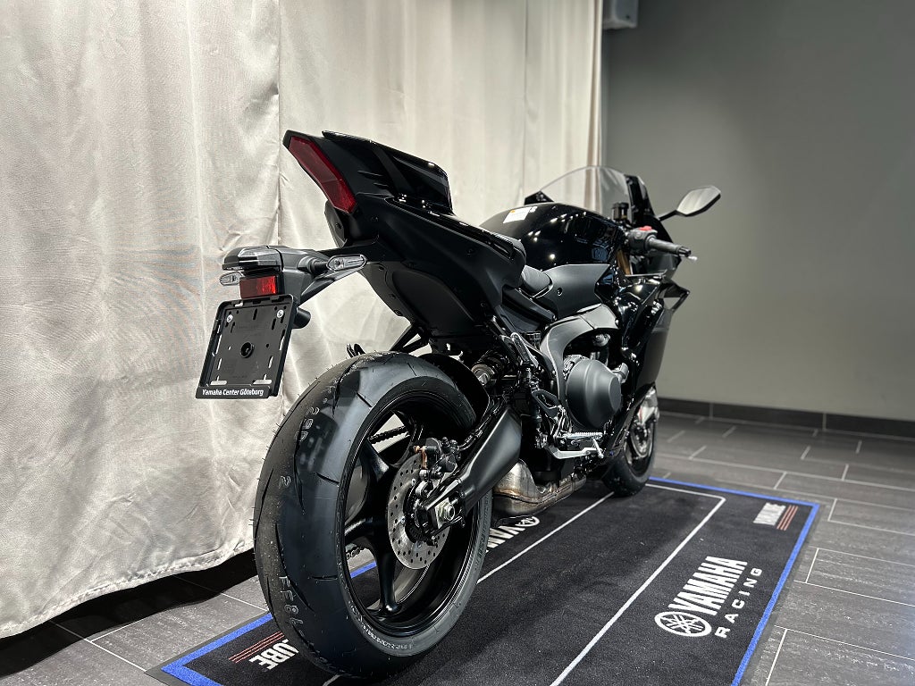 Yamaha R9 / Ny 2026 / Tech Black / Snart omgående leverans!
