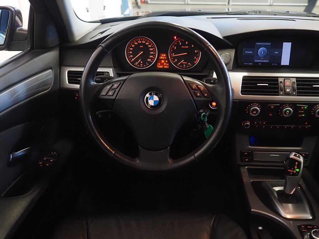 BMW 520i 170hk Touring Comfort Automat Drag P-Sensorer Skinn 2009