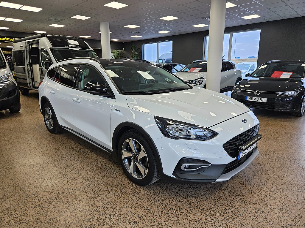 Ford Focus Active Kombi 1.0 Kamera Drag CarPlay 125hk