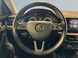 Skoda Kamiq 1.0 TSI Style Drag Kamera Rattvärme CarPlay Psens S&V – bild 9