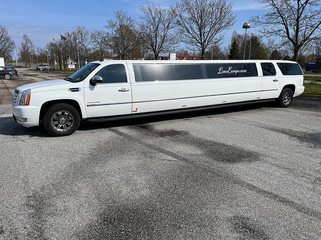 Chevrolet Suburban Limo Limouisne - Escalade Stretch Style